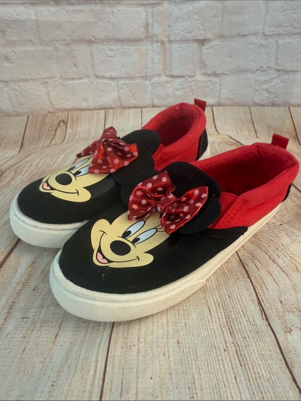 Kids Minnie Mouse Black and Red Slip-On Sneakers with Bow-Size 11 Toddler